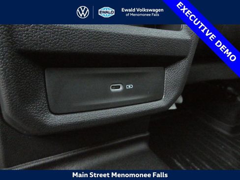 New 2025 Volkswagen Taos SE image 40
