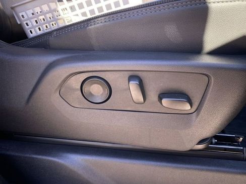 Certified 2025 Chevrolet Silverado 1500 High Country image 37