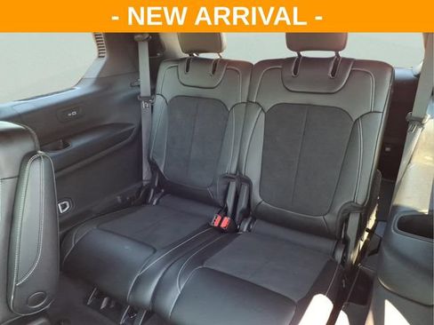 Used 2024 Jeep Grand Cherokee L Altitude AWD/4WD image 12