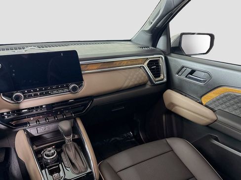 Certified 2025 GMC Canyon Denali AWD/4WD image 28