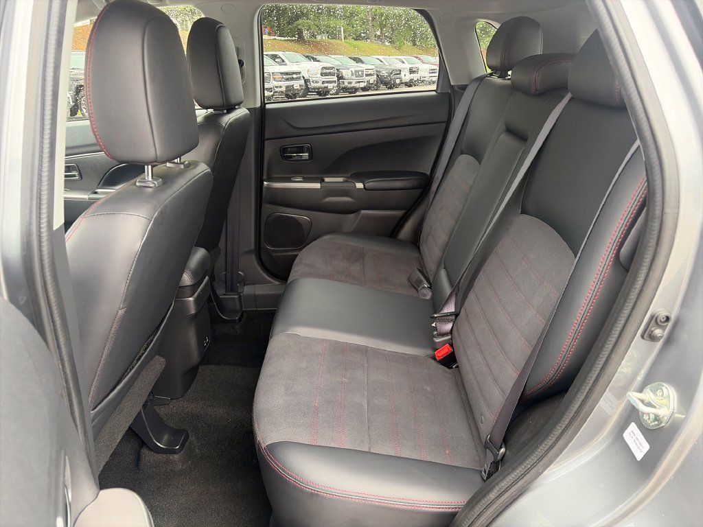 Used 2025 Mitsubishi Outlander Sport SE AWD/4WD image 23