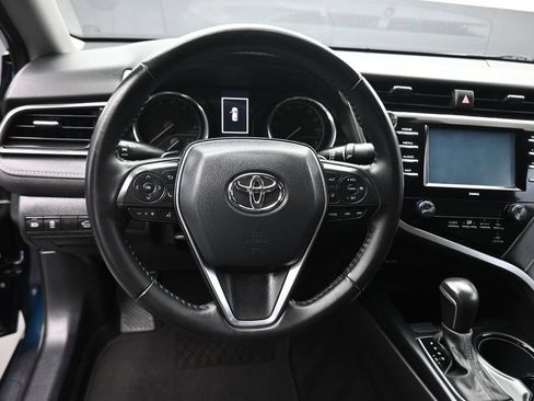 Used 2020 Toyota Camry SE w/ Convenience Package FWD image 14