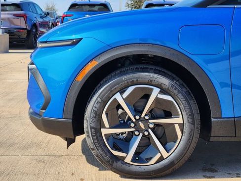 New 2026 Chevrolet Equinox EV LT image 18