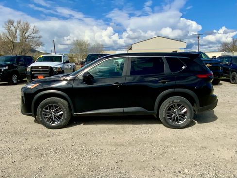 Used 2024 Nissan Rogue S AWD/4WD image 2