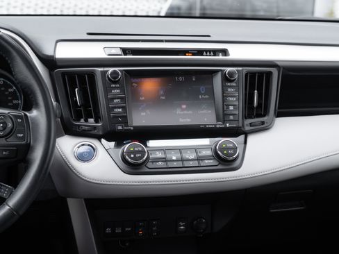 Used 2017 Toyota RAV4 Limited image 12