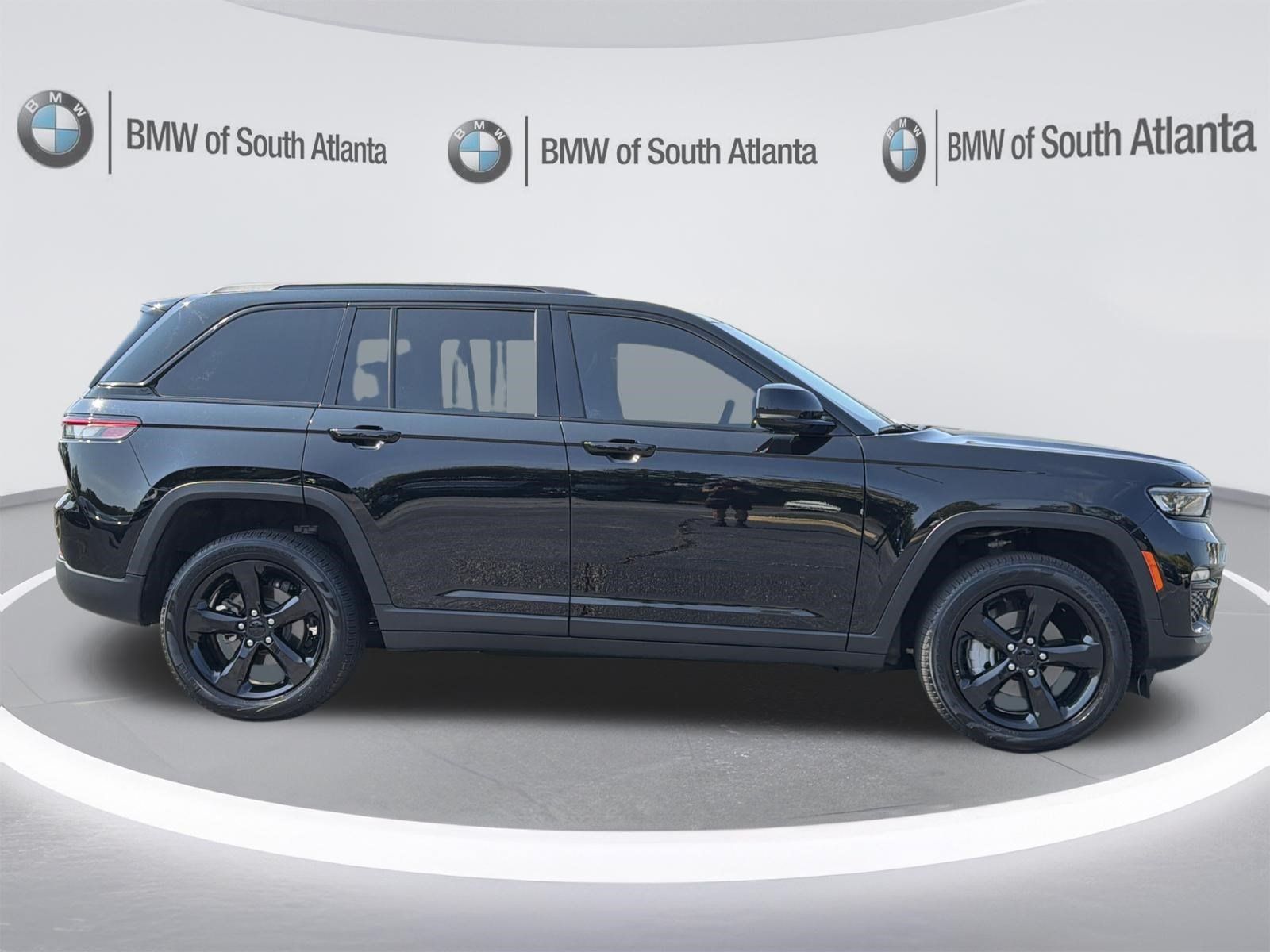 Used 2025 Jeep Grand Cherokee Limited w/ Black Appearance Package AWD/4WD image 32
