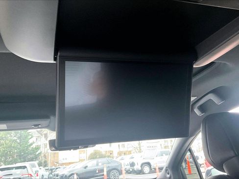 Used 2025 Toyota Sienna Platinum image 33