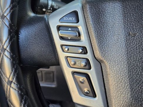Used 2017 Nissan Titan SV image 12