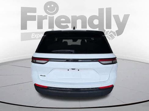 New 2025 Jeep Grand Cherokee Altitude image 5