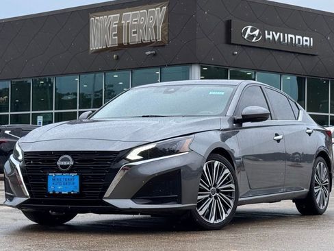 Used 2023 Nissan Altima 2.5 SL FWD image 1