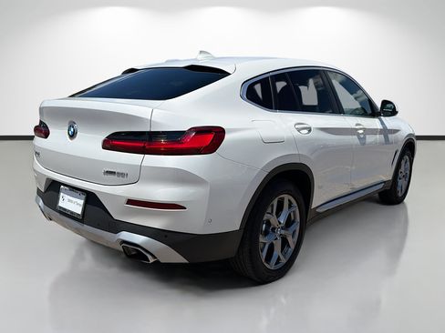 Used 2025 BMW X4 xDrive30i AWD/4WD image 3