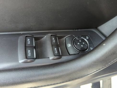 Used 2013 Lincoln MKS FWD image 31