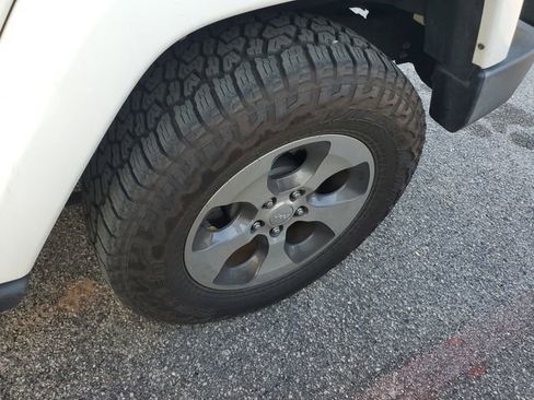 Certified 2017 Jeep Wrangler Unlimited Sahara w/ Connectivity Group image 9