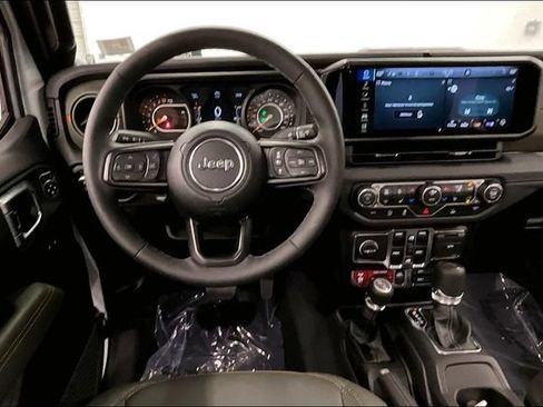 Used 2026 Jeep Gladiator Mojave AWD/4WD image 6