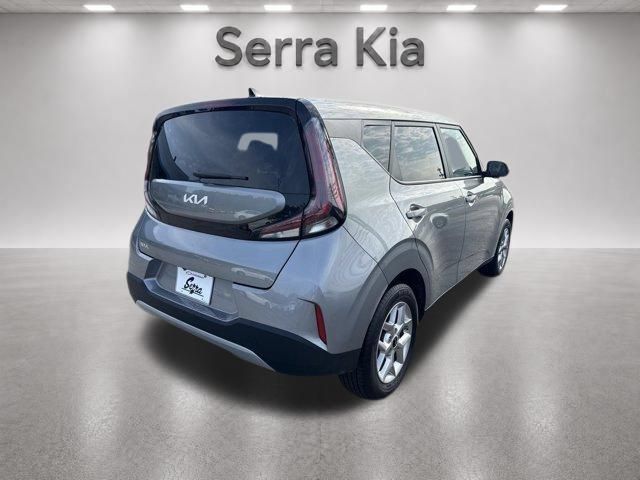 Used 2025 Kia Soul LX w/ LX Technology Package FWD image 7
