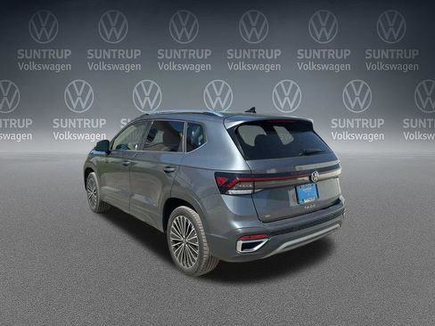 Used 2025 Volkswagen Taos SE FWD image 34