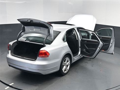 Used 2015 Volkswagen Passat 1.8T SEL Premium image 26