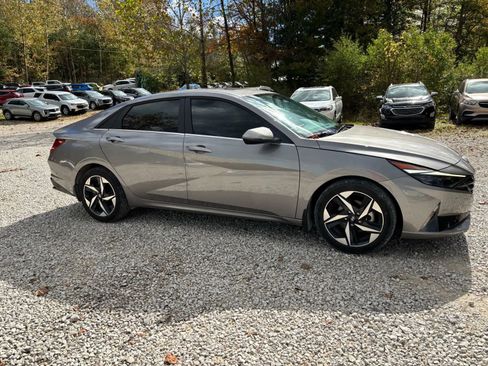 Used 2023 Hyundai Elantra Limited image 13
