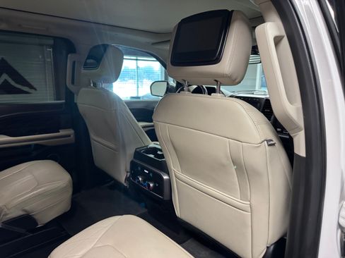Used 2018 Ford Expedition Platinum AWD/4WD image 15