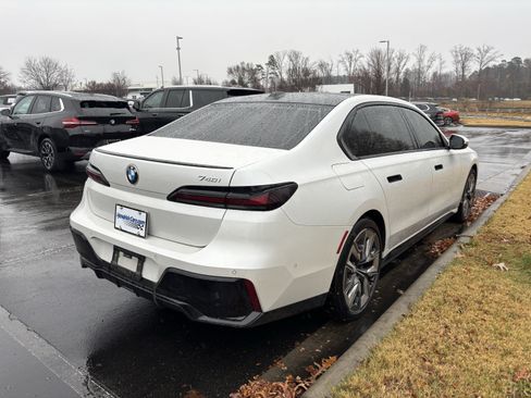 Certified 2025 BMW 740i image 21