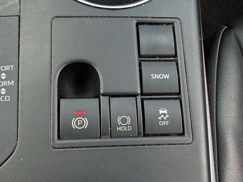 Used 2024 Toyota Highlander XLE FWD image 22