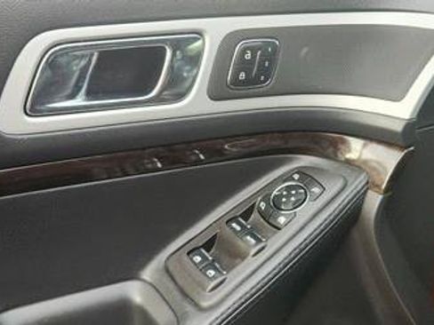Used 2014 Ford Explorer Limited w/ Equipment Group 302A AWD/4WD image 8