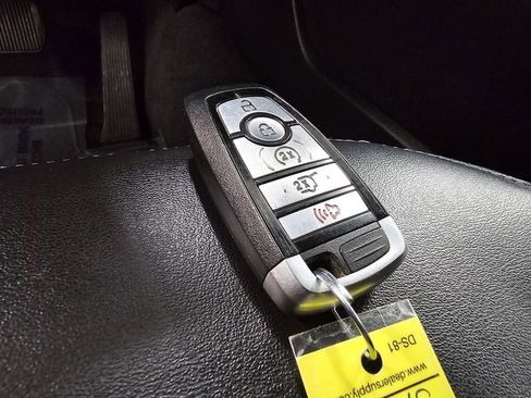 Used 2022 Ford Explorer XLT w/ Equipment Group 202A AWD/4WD image 34
