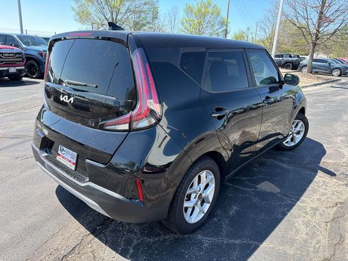 Used 2023 Kia Soul LX w/ LX Technology Package FWD image 7
