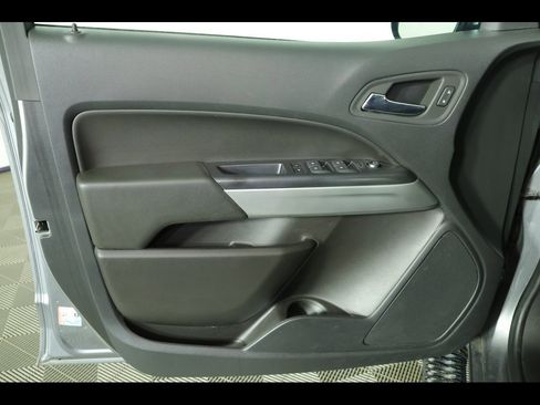 Used 2022 Chevrolet Colorado LT w/ LT Convenience Package image 12