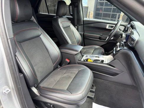 Used 2023 Ford Explorer ST-Line AWD/4WD image 14