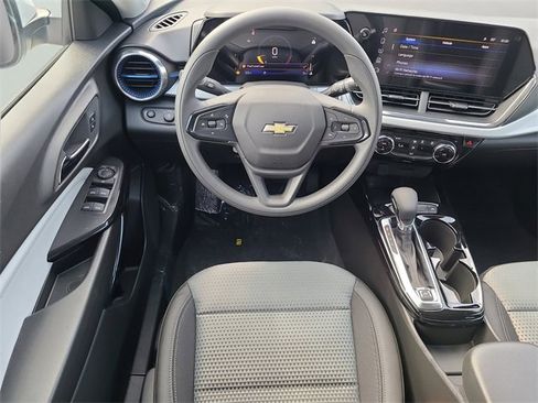 New 2026 Chevrolet Trax LT image 17