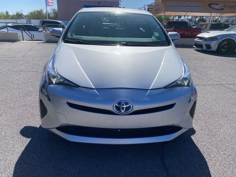 Used 2016 Toyota Prius Four FWD image 2