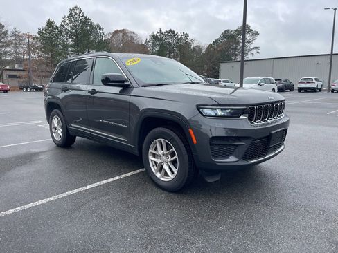 Used 2025 Jeep Grand Cherokee Laredo X w/ Luxury Tech Group I image 4