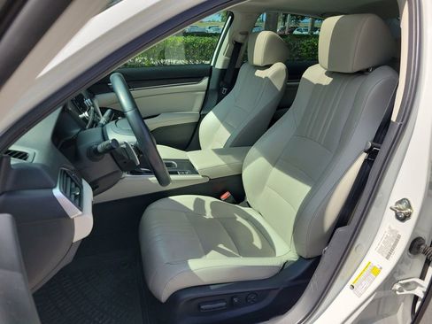 Used 2018 Honda Accord Touring image 16
