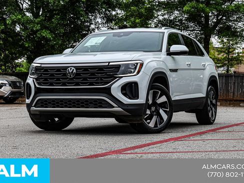 Used 2024 Volkswagen Atlas Cross Sport SE FWD image 2