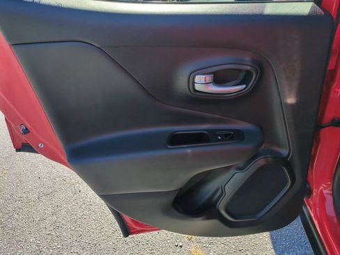 Used 2023 Jeep Renegade Trailhawk AWD/4WD image 27