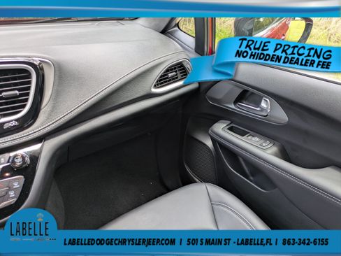 Used 2025 Chrysler Pacifica Select AWD/4WD image 16