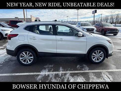 Used 2018 Nissan Rogue Sport SV image 6