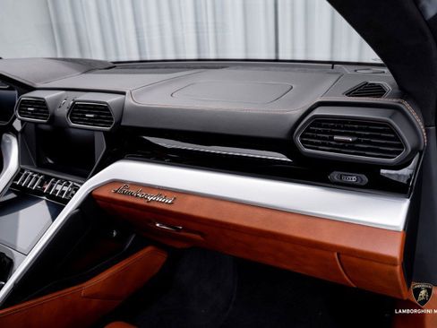 Used 2019 Lamborghini Urus image 46