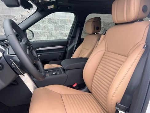 New 2025 Land Rover Discovery Dynamic SE image 11