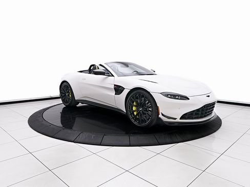Used 2023 Aston Martin V8 Vantage Roadster image 20