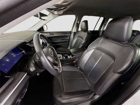 Used 2022 Jeep Grand Cherokee Limited w/ Luxury Tech Group II image 16