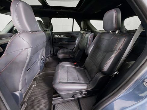 Used 2025 Ford Explorer ST image 21