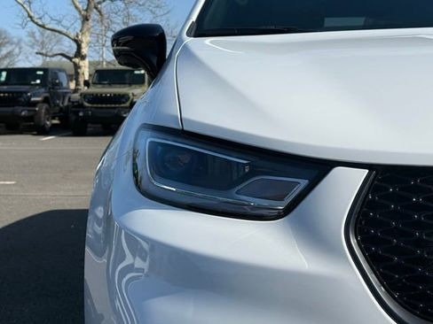 New 2026 Chrysler Pacifica Limited AWD/4WD image 10