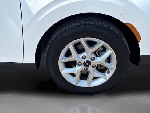 Used 2025 Kia Soul LX w/ LX Technology Package FWD image 9