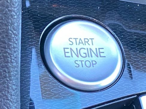 Used 2025 Volkswagen Taos SE image 18