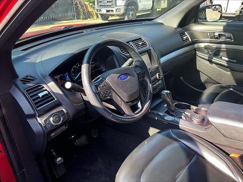 Used 2019 Ford Explorer XLT w/ Equipment Group 202A AWD/4WD image 14