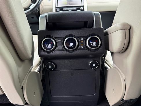 Used 2018 Land Rover Discovery HSE image 30