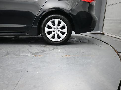 Used 2021 Toyota Corolla LE image 14
