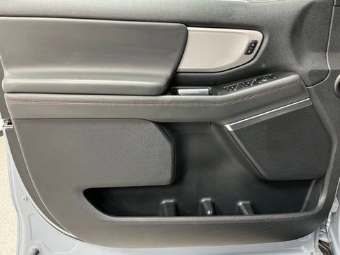 Used 2025 Ford Expedition Active AWD/4WD image 23